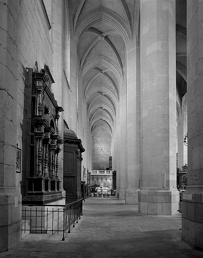 église abbatiale de l'abbaye Saint-Oyend, actuellement cathédrale Saint-Pierre, Saint-Paul et Saint-André