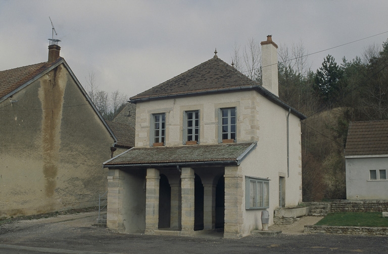 lavoir ; mairie