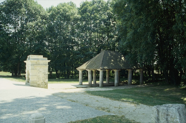 lavoir et fontaine dite d'Henri IV