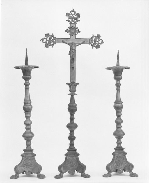 croix d'autel, chandelier d'autel (4, série)