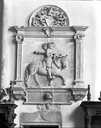 demi-relief : le sire Henri de Joux