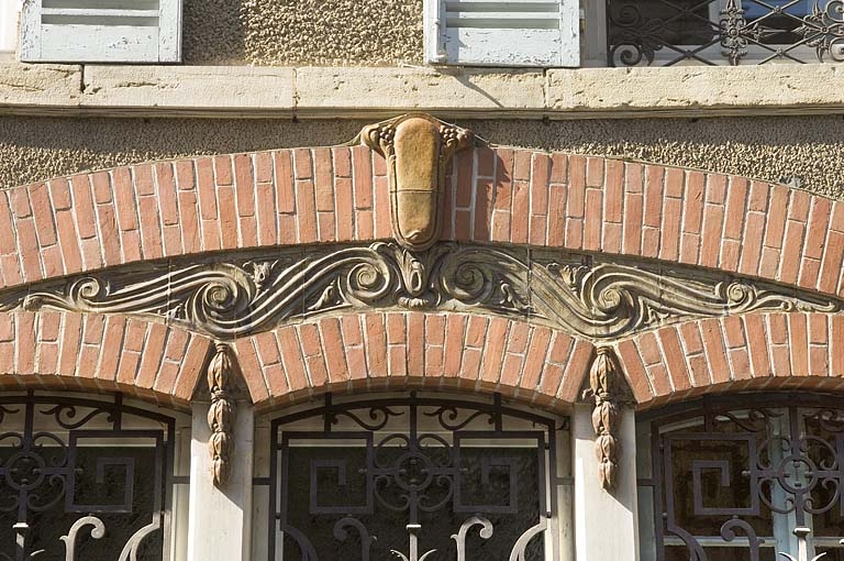 maison, puis imprimerie Barbizet, puis Barbizet-Roux, puis Gilbert Roux, actuellement logement