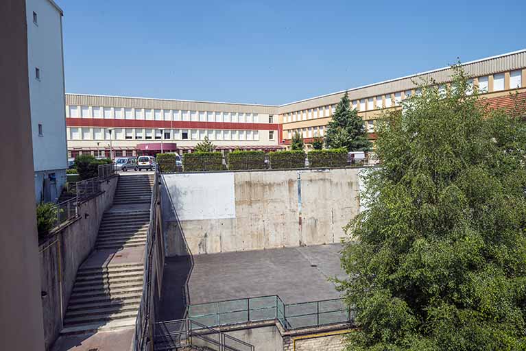 collège de jésuites, actuellement lycée Augustin Cournot.