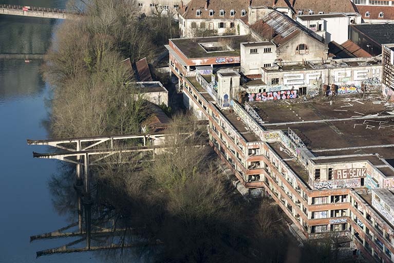 usine à papier de la société des Papeteries Bisontines, usine de fibres artificielles et synthétiques dite usine des Soieries puis de la Rhodiacéta