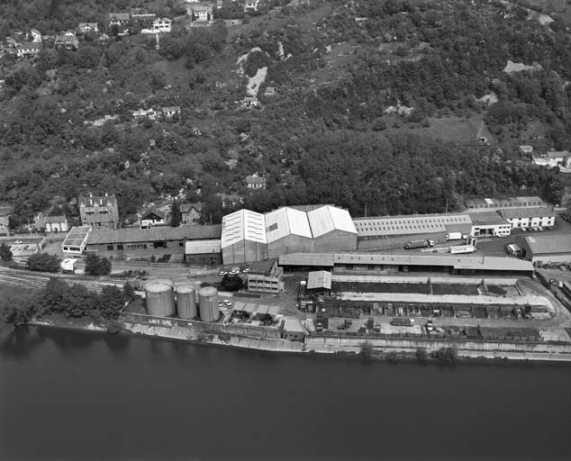 usine à papier de la société des Papeteries Bisontines, usine de fibres artificielles et synthétiques dite usine des Soieries puis de la Rhodiacéta