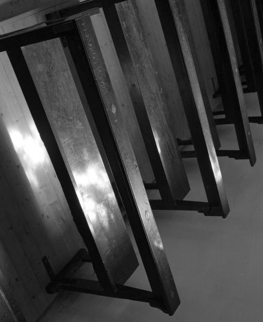 ensemble de 68 bancs de fidèles