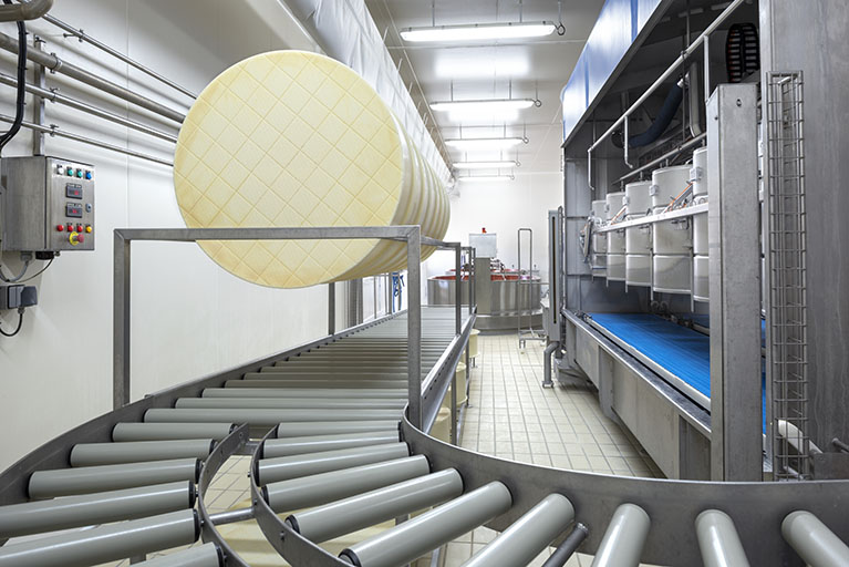 école puis fromagerie Monts et Vallées