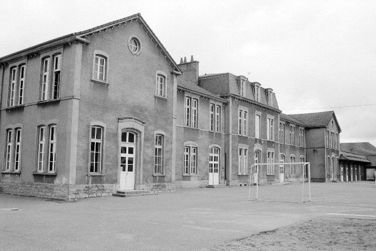 école de la croix-Menée ; actuellement collège de la croix-Menée