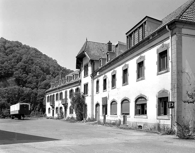 usine à papier de la société des Papeteries Bisontines, usine de fibres artificielles et synthétiques dite usine des Soieries puis de la Rhodiacéta