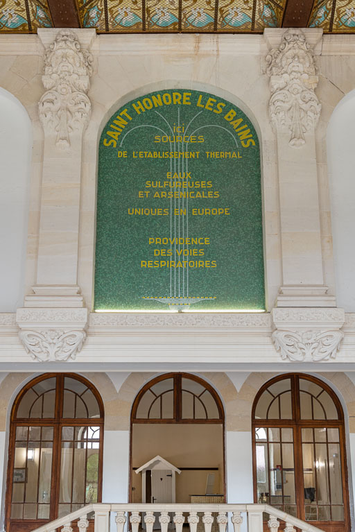 décor de mosaïque du mur du hall d'entrée