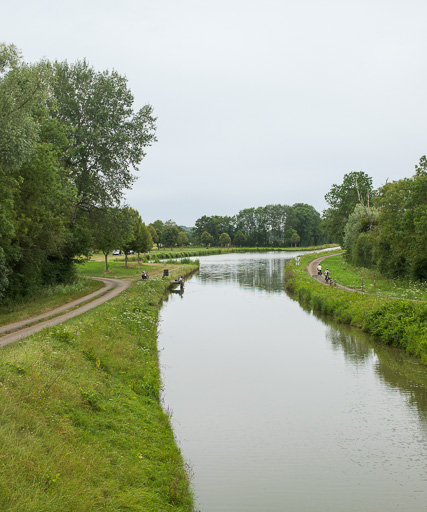 port du Moulin d'Isenay ; gare d'eau (canal du Nivernais)