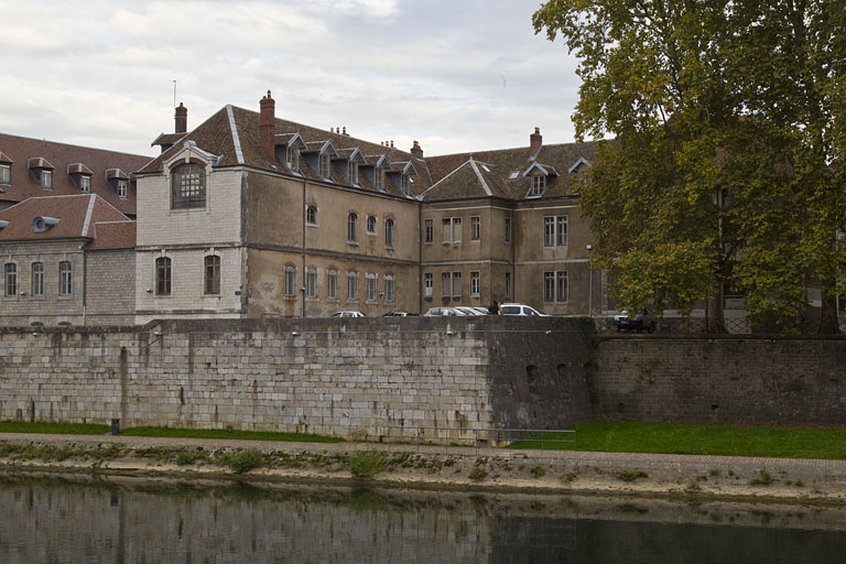 couvent des Cordeliers, collège Saint-François-Xavier puis des Pères Eudistes, lycée de jeunes filles, actuellement lycée Louis Pasteur