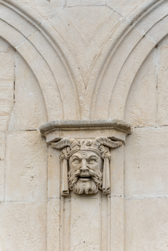 église du couvent des augustins puis tribunal et théâtre, collège, actuellement immeuble