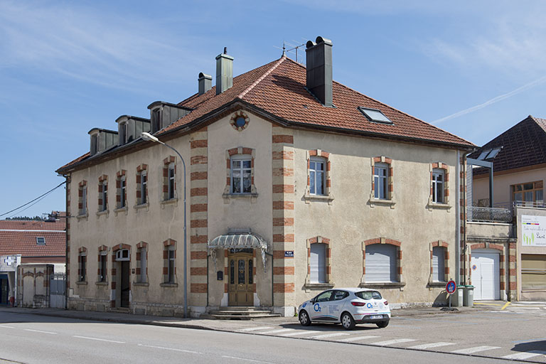 distillerie Deniset Jeune, puis Emile Pernot, actuellement logement