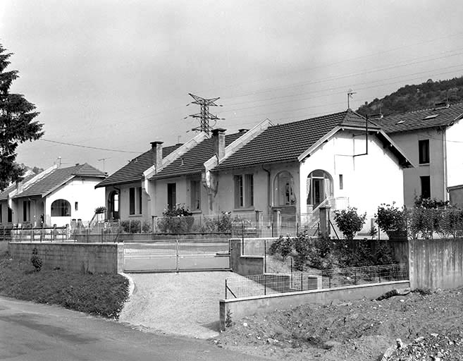 usine à papier de la société des Papeteries Bisontines, usine de fibres artificielles et synthétiques dite usine des Soieries puis de la Rhodiacéta
