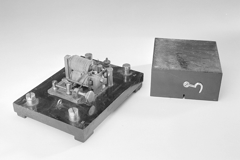 2 instruments de préparation (relais électriques SIPL)
