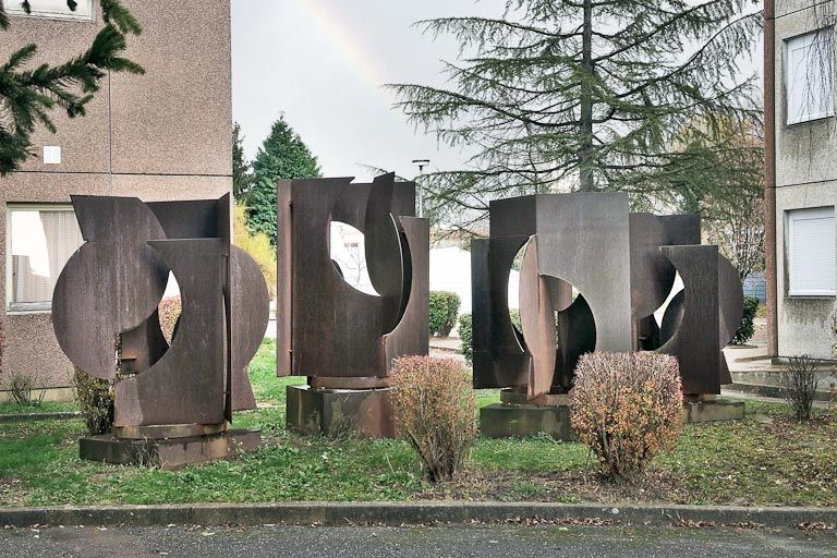 groupe sculpté : Semence
