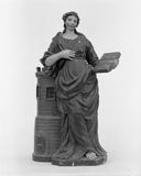 statue (statuette) : sainte Barbe
