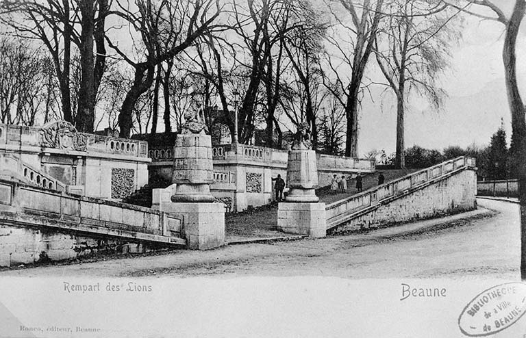 bastion Saint-Martin ou bastion de Villeneuve et promenade des lions ou square des lions