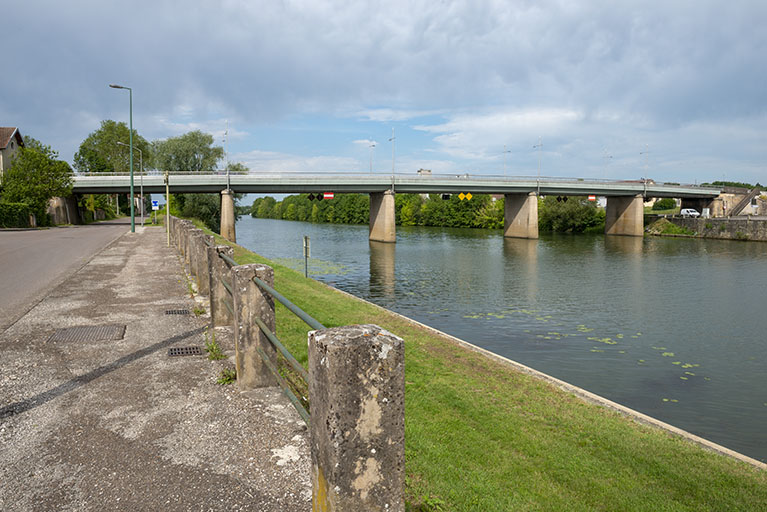 Les ponts de la Saône navigable en Bourgogne-Franche-Comté