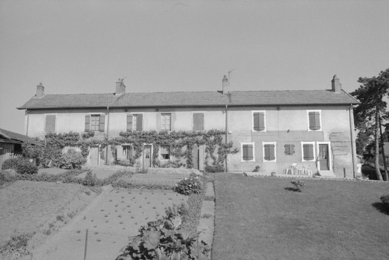 château patronal dit château de Galuzot, puis hôpital, actuellement centre hospitalier Jean Bouveri