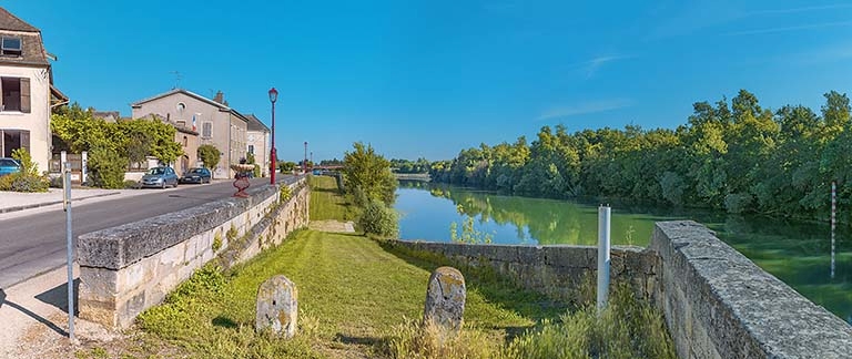 port de Verdun-sur-le-Doubs ; quais du Doubs