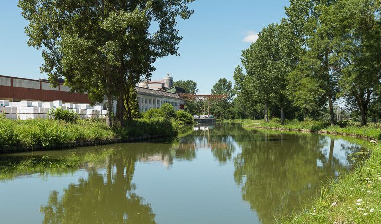 usine de préparation de produit minéral ; usine Eternit (activités liées au canal du Centre)