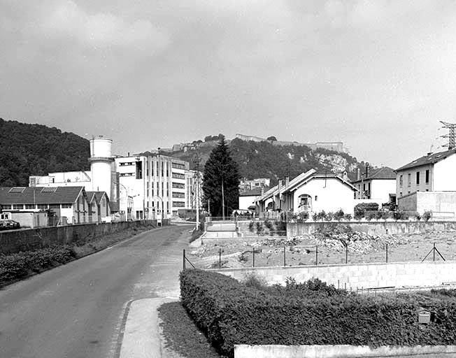 usine à papier de la société des Papeteries Bisontines, usine de fibres artificielles et synthétiques dite usine des Soieries puis de la Rhodiacéta