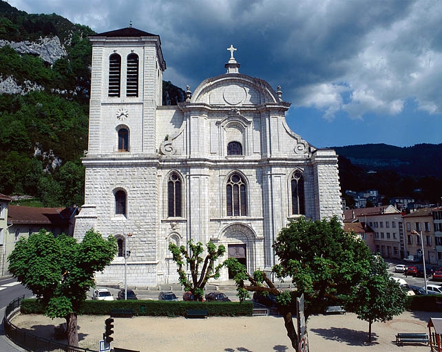 église abbatiale de l'abbaye Saint-Oyend, actuellement cathédrale Saint-Pierre, Saint-Paul et Saint-André