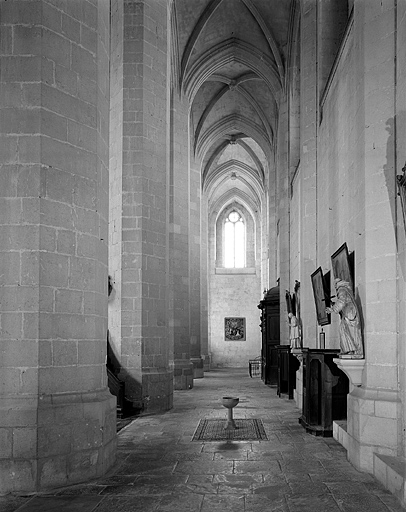 église abbatiale de l'abbaye Saint-Oyend, actuellement cathédrale Saint-Pierre, Saint-Paul et Saint-André