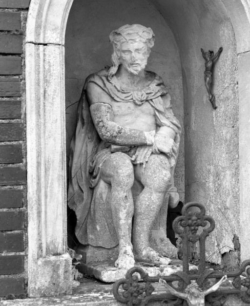 statue : Christ de Pitié