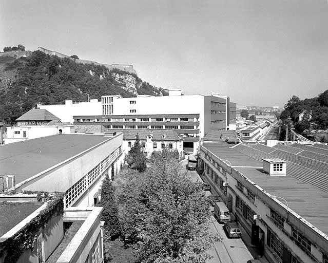 usine à papier de la société des Papeteries Bisontines, usine de fibres artificielles et synthétiques dite usine des Soieries puis de la Rhodiacéta