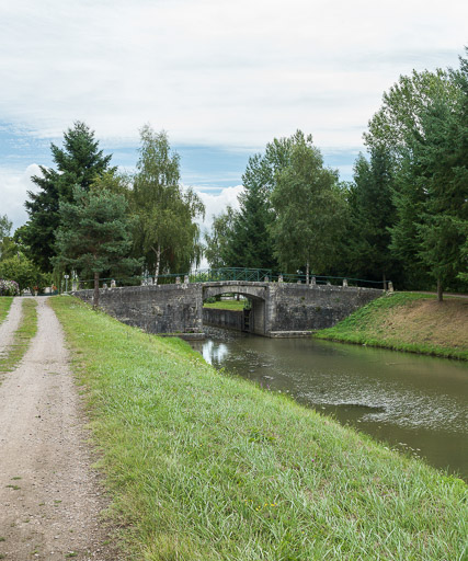 pont sur l'écluse 31 du versant Loire, dite de Cercy-la-Tour 2, écluse de garde (canal du Nivernais)