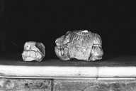 statue (3 fragments) : personnage masculin