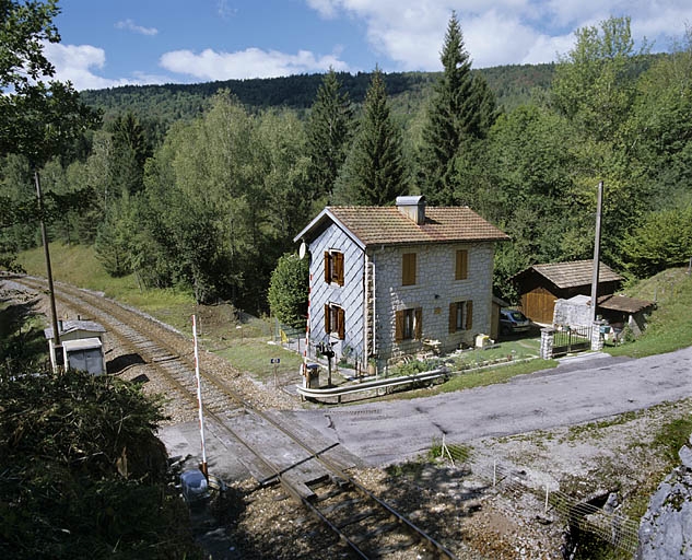 maison de garde-barrière et passage à niveau n° 49 (voie ferrée Andelot - La Cluse)