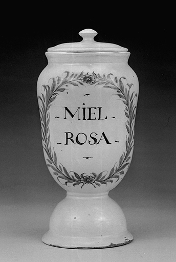 42 pots à pharmacie (albarelli, piluliers)