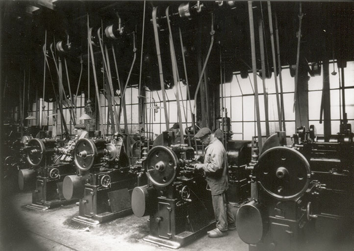usine d'automobile Zedel, puis distillerie Pernot, usine de cycles Maire-Vuillemin