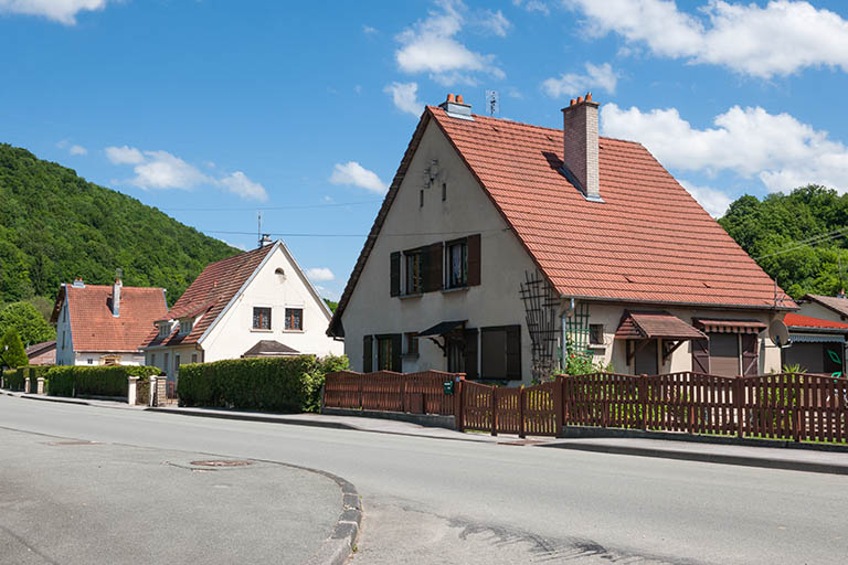 ensemble de trois maisons de cadre Peugeot et Cie