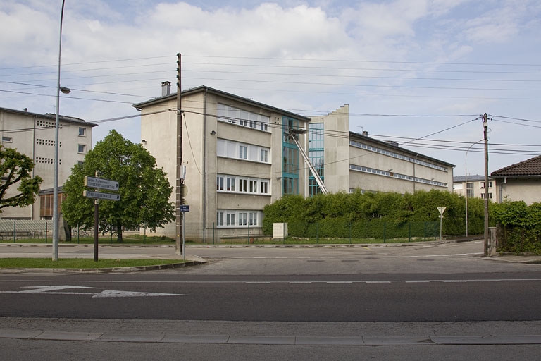école professionnelle (collège puis lycée Toussaint Louverture)