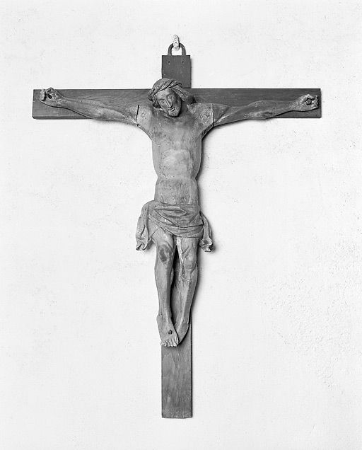statue : Christ en croix