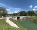 pont routier sur l'écluse 75 du versant Saône (canal de Bourgogne)