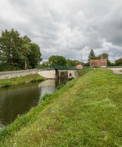 pont routier sur l'écluse 05 du versant Loire/Océan ; dite de Planche Calard (canal du Centre)