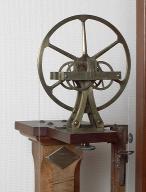 instrument de démonstration en dynamique des solides : machine d'Atwood