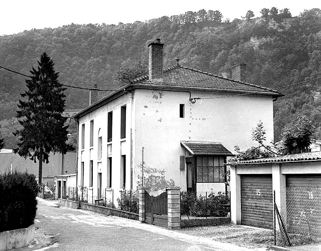 usine à papier de la société des Papeteries Bisontines, usine de fibres artificielles et synthétiques dite usine des Soieries puis de la Rhodiacéta