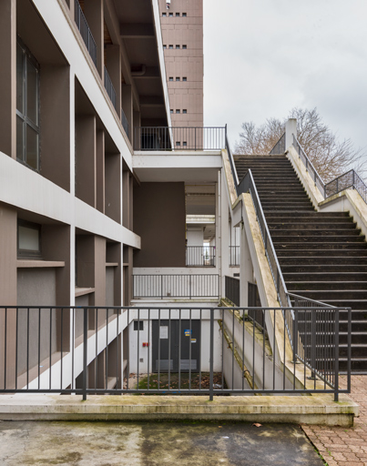 centre culturel (maison de la culture), gymnase et bourse du travail