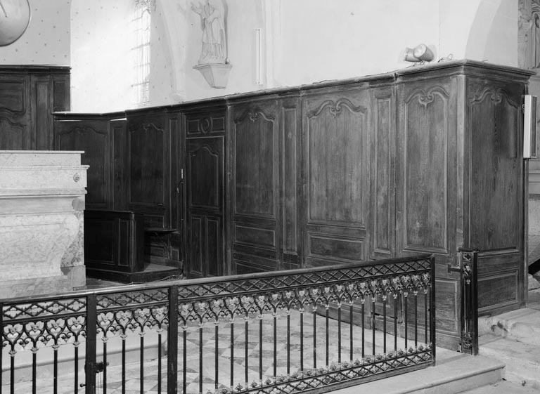 stalles, lambris de demi-revêtement