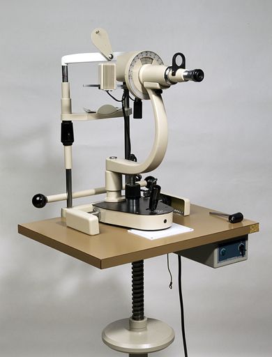instrument de mesure des longueurs, des angles en optique et d'ophtalmologie (kératomètre de Javal dit ophtalmomètre)