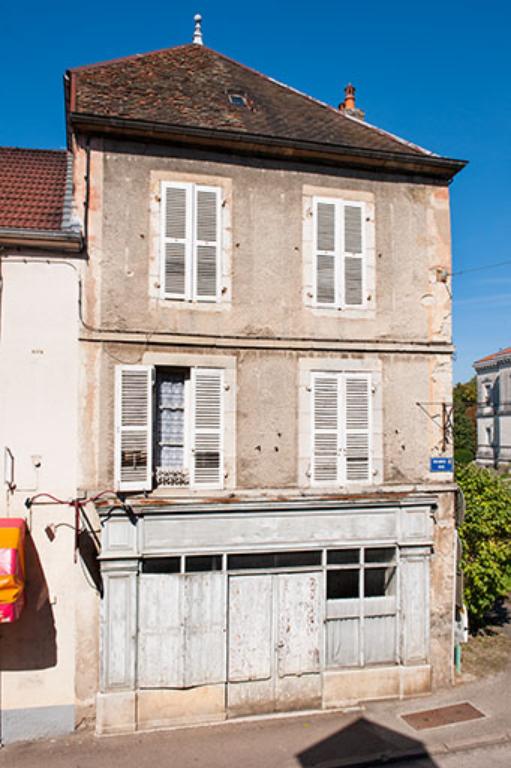 L'architecture commerciale de la commune de Gy