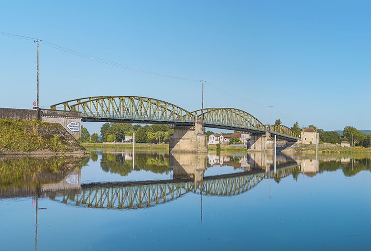 pont et port à gradins de Fleurville