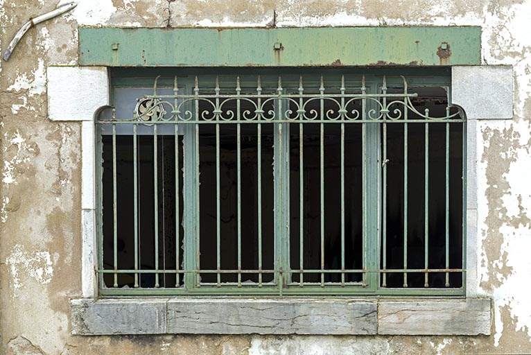 usine à papier de la société des Papeteries Bisontines, usine de fibres artificielles et synthétiques dite usine des Soieries puis de la Rhodiacéta